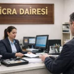 Genel Haciz Yoluyla Takipte Ödeme Emri ve Ödeme Emrine İtiraz 2 İcra dairesi vezne/başvuru masasındaki görevlinin, ilamsız icra takibinde ödeme emri evraklarını incelemesi ve başvuru sahibine teslim etmesi.