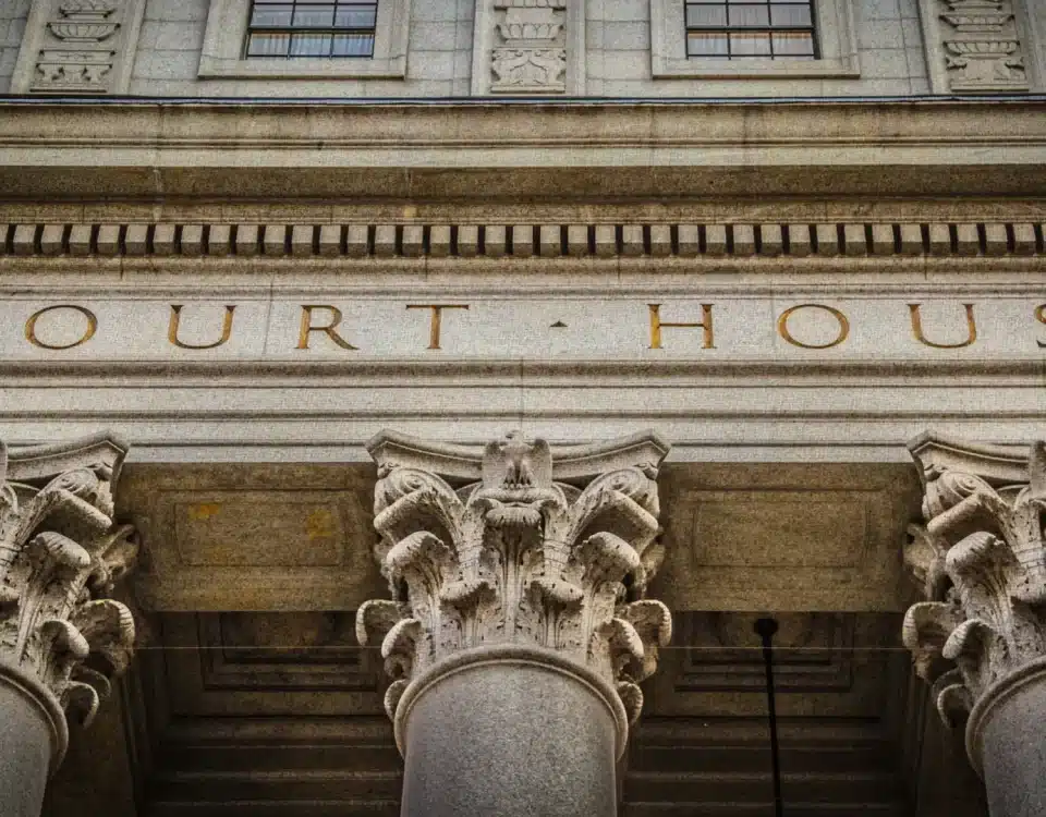 Mirasın reddi (reddi miras) davasının açılacağı Sulh Hukuk ve Asliye Hukuk Mahkemesi sürecini temsil eden tarihi adliye binası.