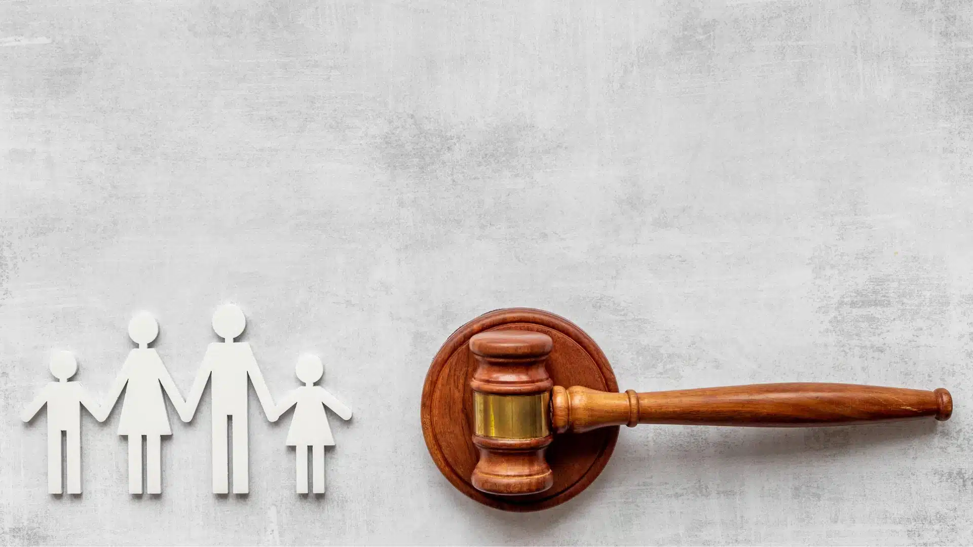 İstanbul aile avukatı Muhammet Çoban Hukuk & Danışmanlık Bürosu; anlaşmalı ve çekişmeli boşanma, velayet ile nafaka uyuşmazlıklarında profesyonel hukuki süreç yönetimi sunmaktadır.