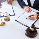 Miras Paylaşımı Nasıl Yapılır? 1 İstanbul miras avukatı gözetiminde; miras paylaşımı nasıl yapılır? Miras ortaklığı ve elbirliği mülkiyetini sona erdirmek amacıyla tüm mirasçıların katılımıyla rızai taksim (anlaşmalı miras paylaşımı) sözleşmesinin imzalanması.