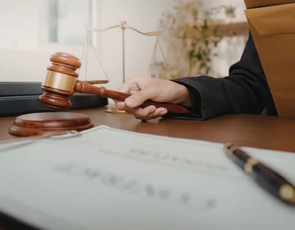 Mirastan Mal Kaçırma (Muris Muvazaası) ve Tapu İptal Tescil Davası 6 İstanbul miras avukatı Muhammet Çoban Hukuk & Danışmanlık rehberliğinde; mirastan mal kaçırma (muris muvazaası), haksız tapu devri ve tapu iptal davası süreçlerini temsil eden hukuki dosya ve adalet tokmağı.