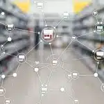 Franchising Sözleşmesi: Tarafların Hak, Yükümlülük ve Hukuki Riskleri 1 Bir franchise markasının dikey entegrasyonu, know-how aktarımı ve franchising sözleşmesi imzalanması sürecini değerlendiren iş insanları.